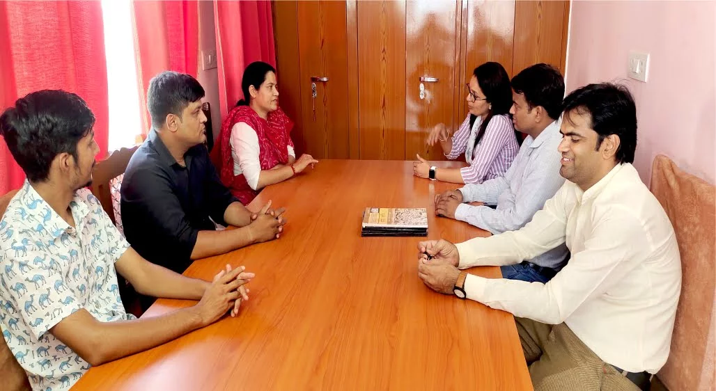 FACULTY DISCUSSION ROOM